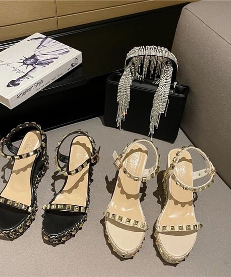 ウエッジサンダル　2色展開