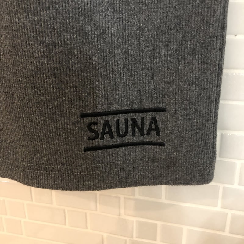 裾刺繍タイトスカート（チャコール） | sauna line