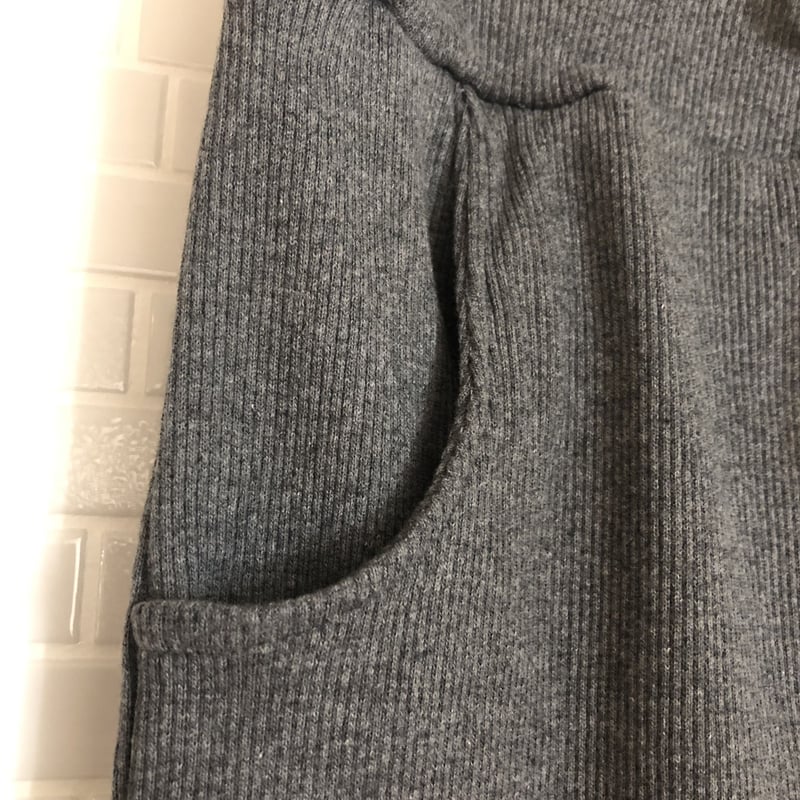 裾刺繍タイトスカート（チャコール） | sauna line