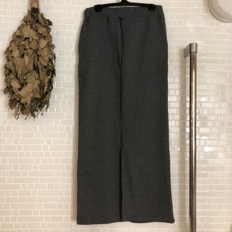 ライン刺繍タイトスカート Apuweiser-riche（アプワイザーリッシェ）の「ライン刺繍タイト