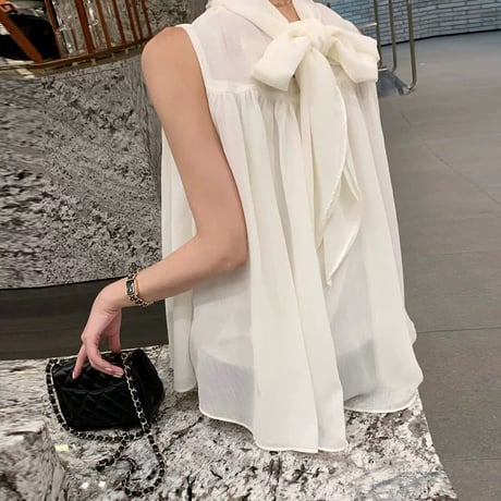 Éclat French Sleeveless Blouse