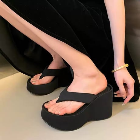 Elevate Platform Thong Sandals