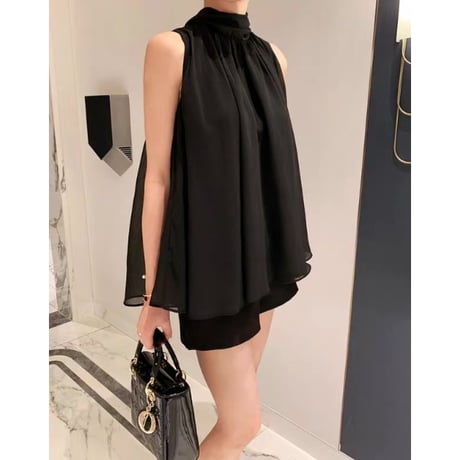 Éclat French Sleeveless Blouse
