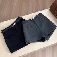 バックルベルト付きパンツ