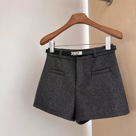 バックルベルト付きパンツ