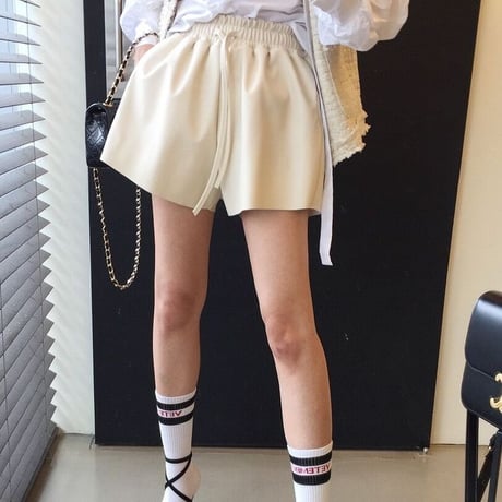 PUレザーショートパンツ