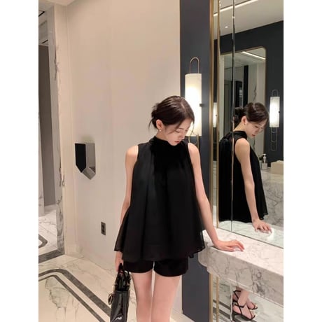 Éclat French Sleeveless Blouse