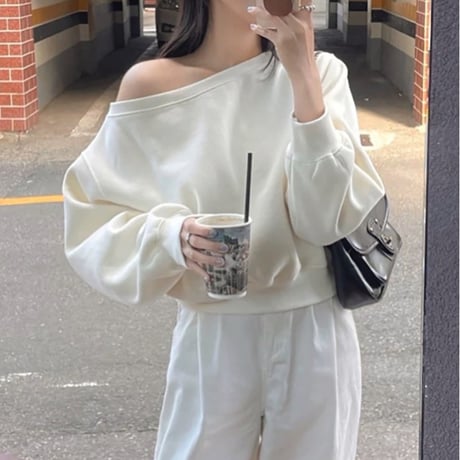 Off-Shoulder Relax Tops