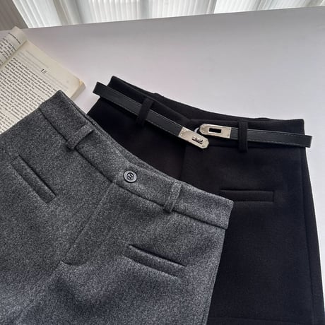 バックルベルト付きパンツ