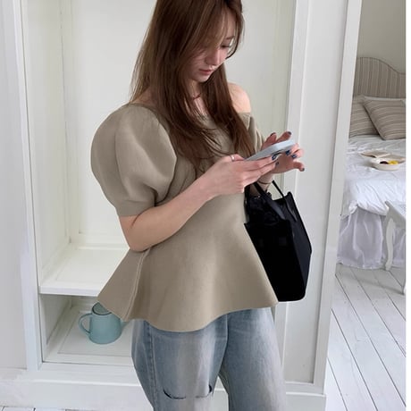 Soft Peplum Puff Knit Top