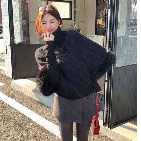 ハイネックケープニット