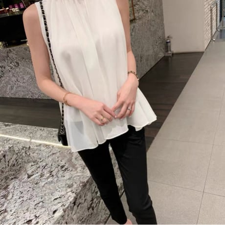 Éclat French Sleeveless Blouse