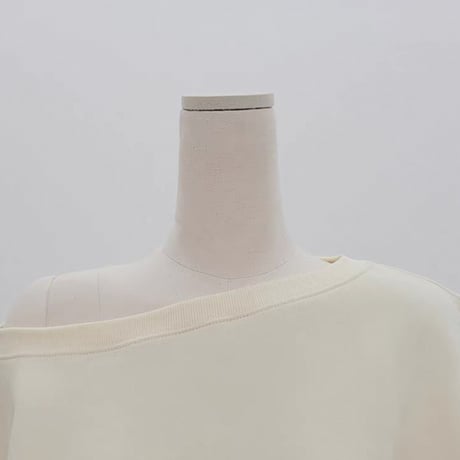 Off-Shoulder Relax Tops
