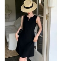 デコルテVシンプルワンピース