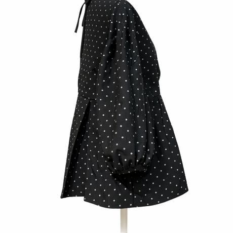再入荷ドットペプラムブラウス