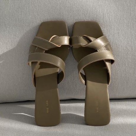 Minimal Cross Strap Flat Sandals