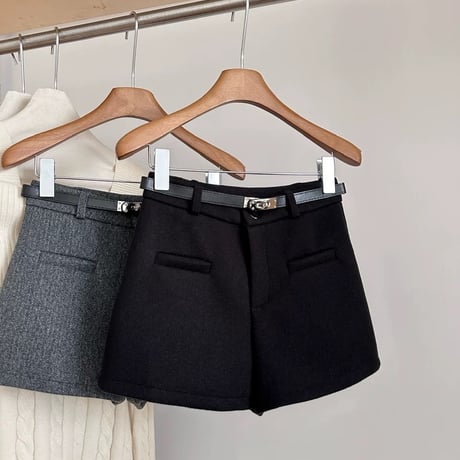 バックルベルト付きパンツ