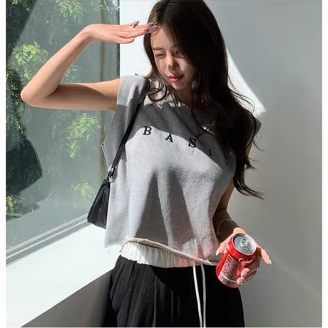 BASIC Cropped Sleeveless Top