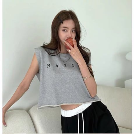 BASIC Cropped Sleeveless Top