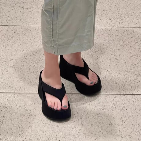 Elevate Platform Thong Sandals