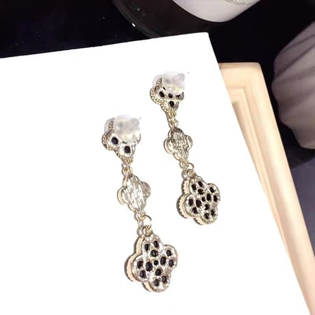 即納クローバーピアス