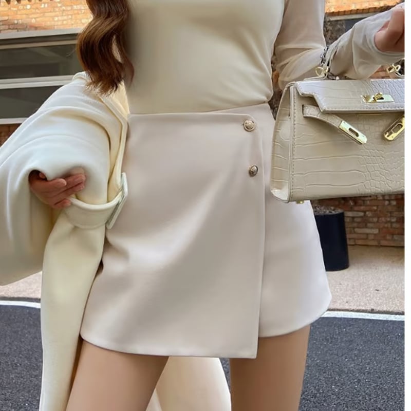 ホワイト ダブルボタン ショートパンツ yuue' ( wear )（ユーイ）の「ダブルボタン ショートパンツ
