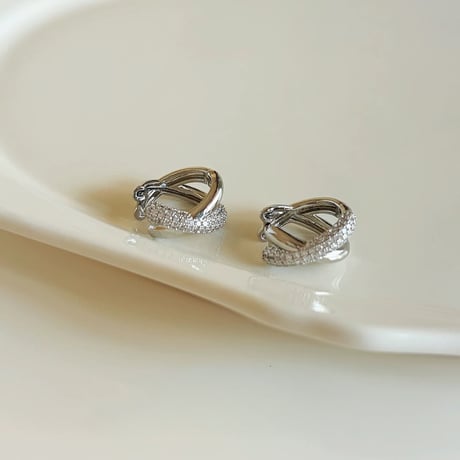 Lumière Twist Hoop Pierce