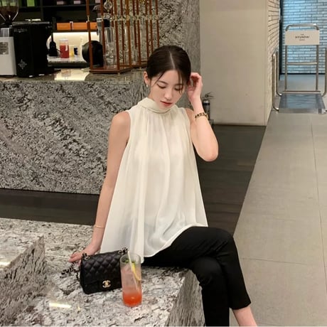 Éclat French Sleeveless Blouse