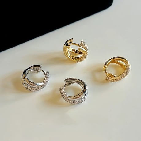 Lumière Twist Hoop Pierce
