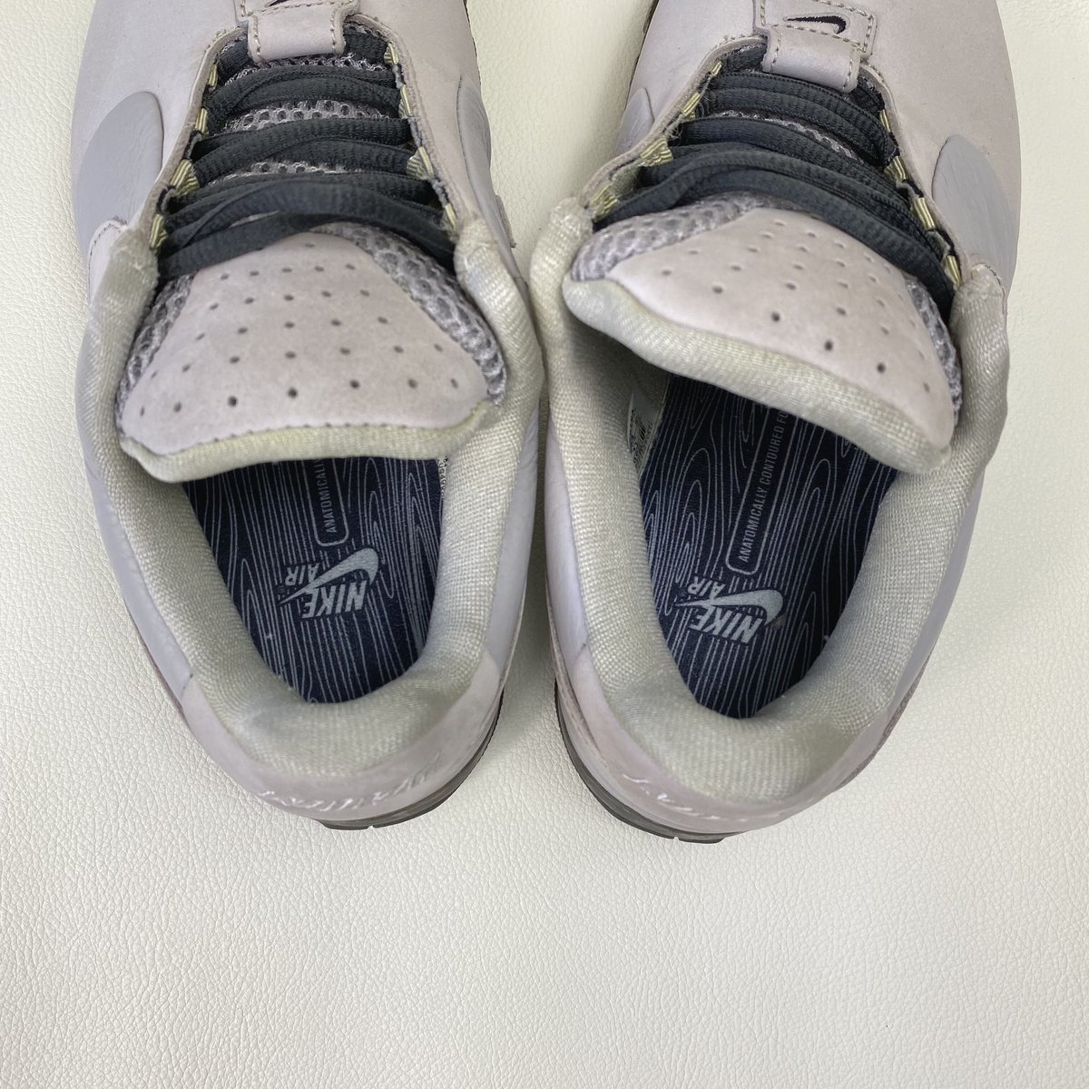 NIKE