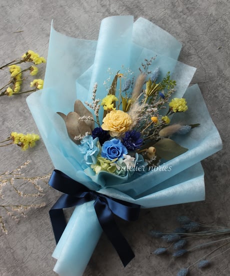 エレーヌ　プリザーブドフラワーとドライフラワーの花束（M)サイズ　韓国風ラッピングで華やかに。母の日の贈り物に、プレゼントに、頑張っている自分へのご褒美に