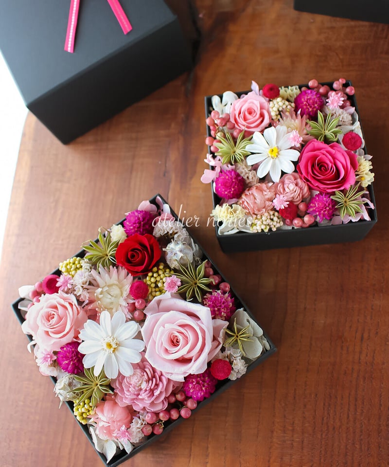 ジョアンナ ピンク プリザーブドフラワーのボックスフラワー（S)サイズ