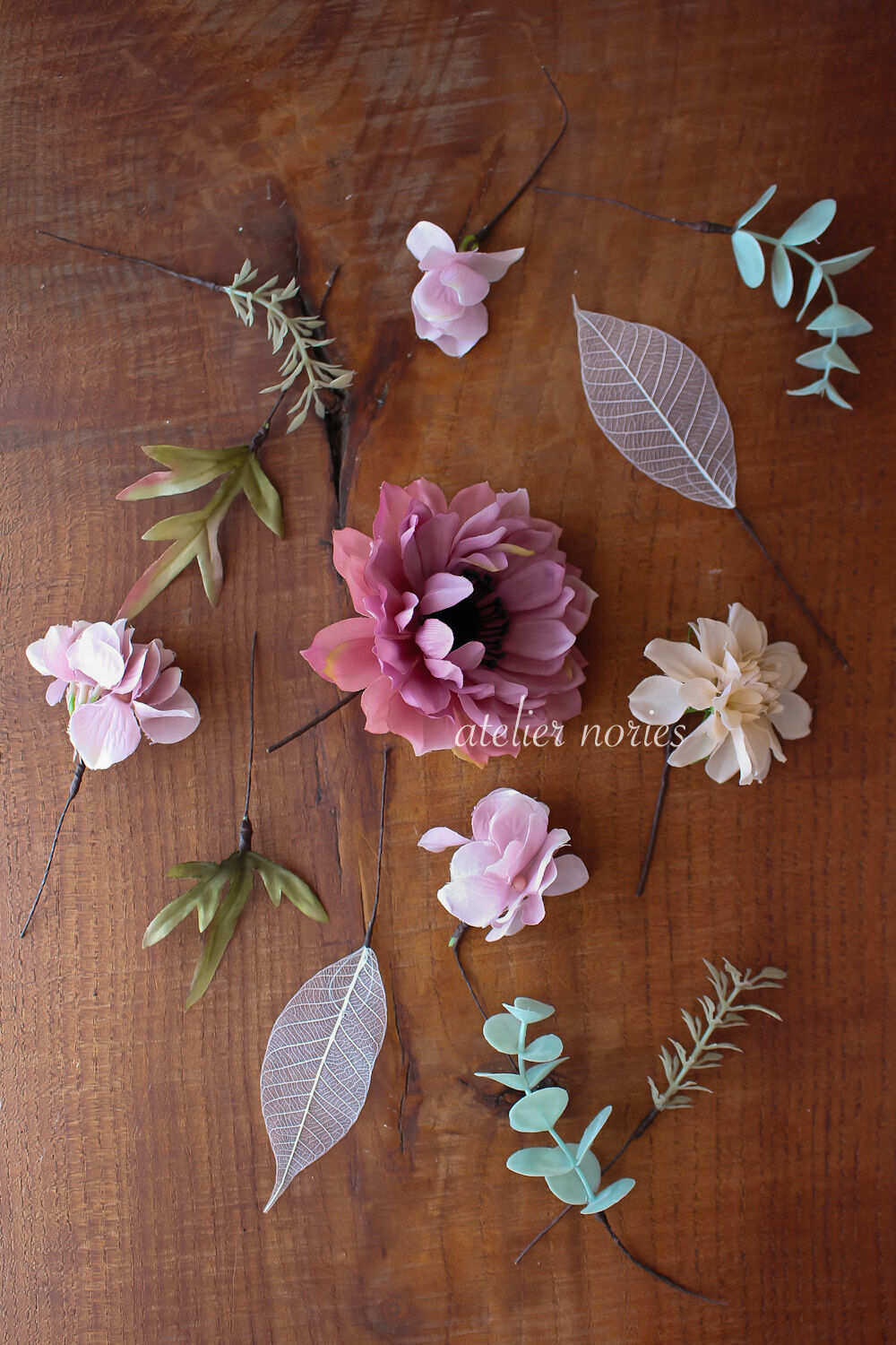 ベレニス くすみカラーのクラッチブーケ ウェディングブーケ