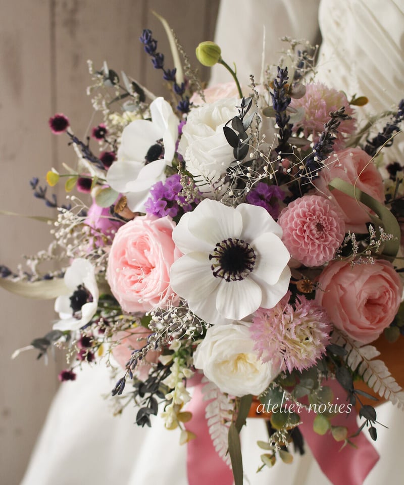 ジュリー アネモネとプリザーブドフラワーのクラッチブーケ