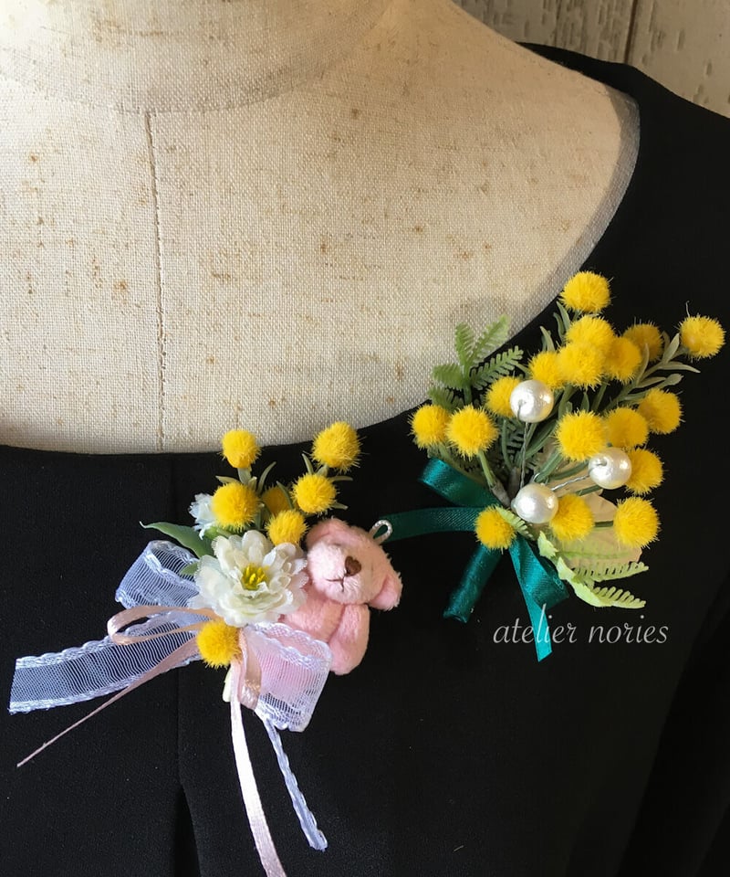 ラナンキュラスとミモザのコサージュ ハンドメイド ミモザのコサージュ  