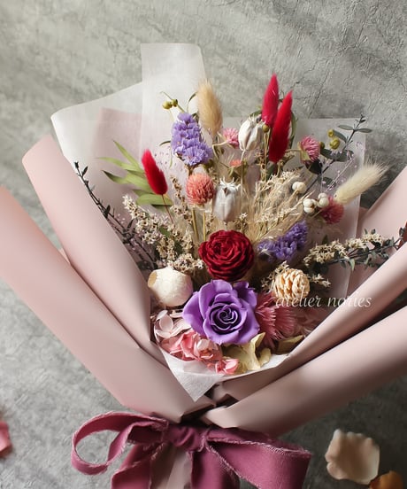 エレーヌ　プリザーブドフラワーとドライフラワーの花束（M)サイズ　韓国風ラッピングで華やかに。母の日の贈り物に、プレゼントに、頑張っている自分へのご褒美に