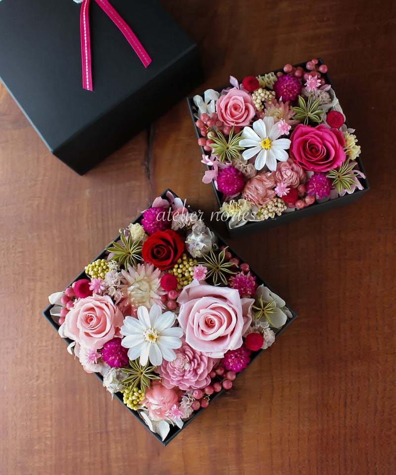 ジョアンナ ピンク プリザーブドフラワーのボックスフラワー（S)サイズ