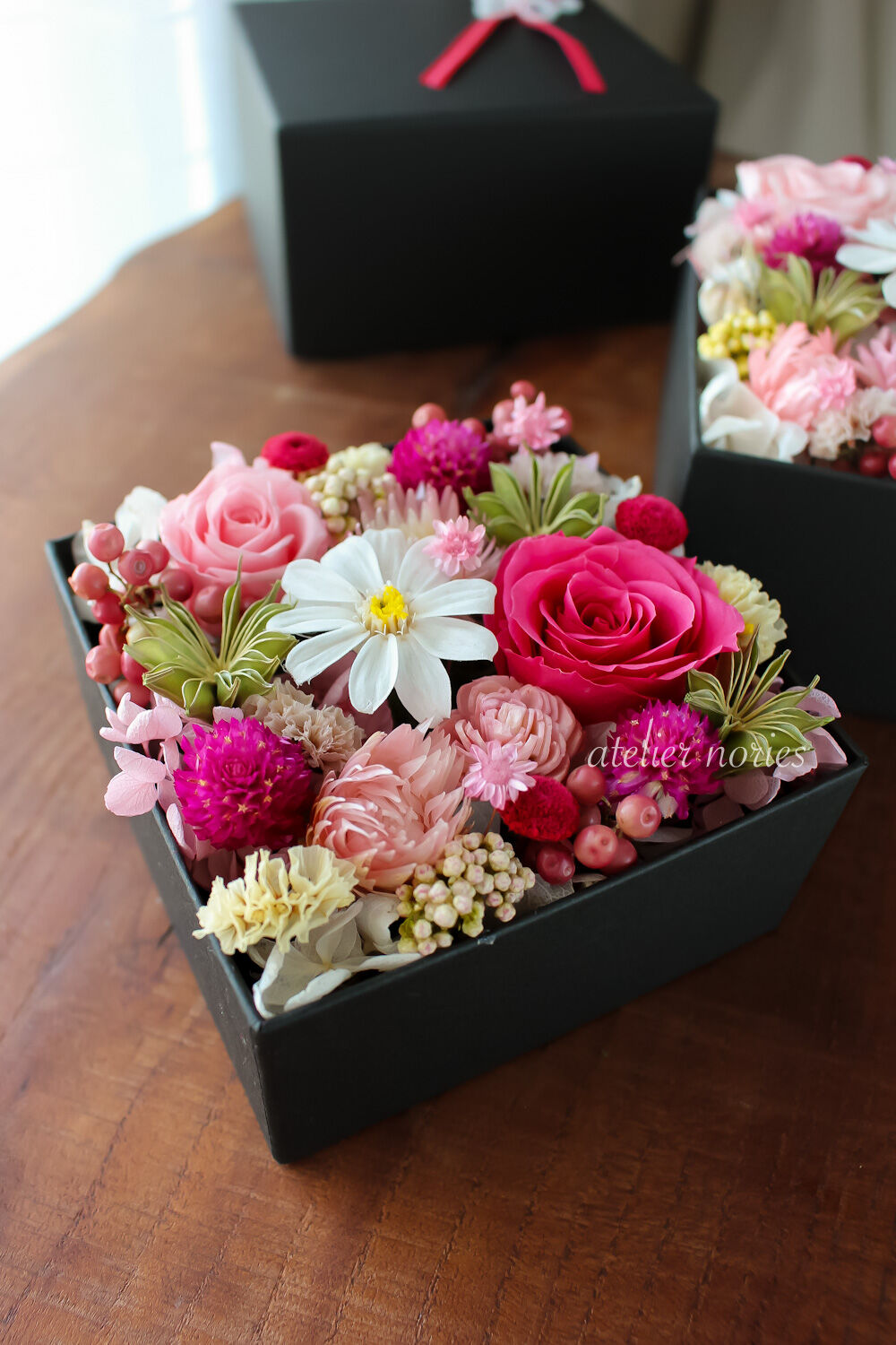 ジョアンナ ピンク プリザーブドフラワーのボックスフラワー（S