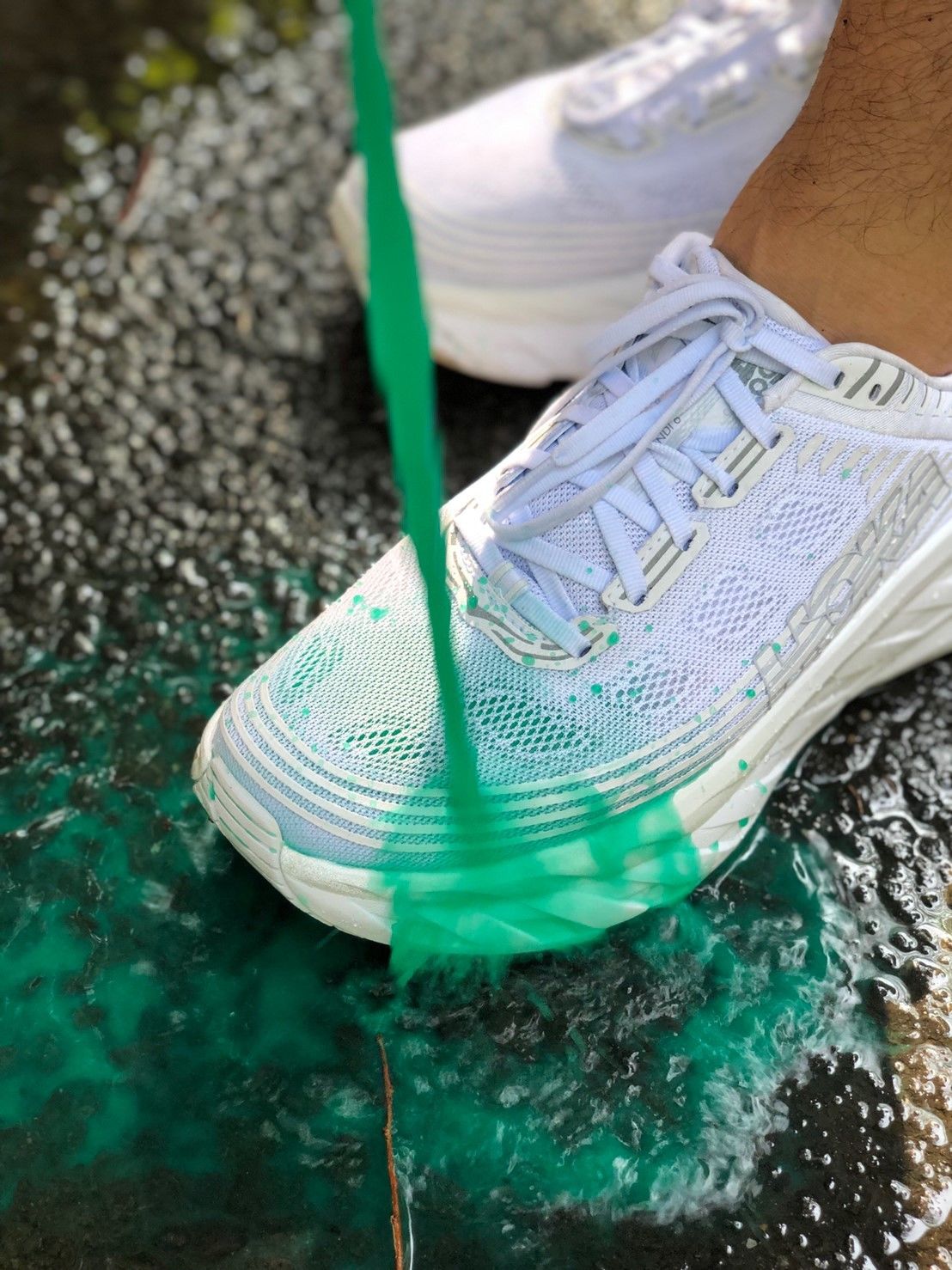 汚れに弾く特殊加工済！】HOKA ONE ONE bondi 6 white | 汚れない白...