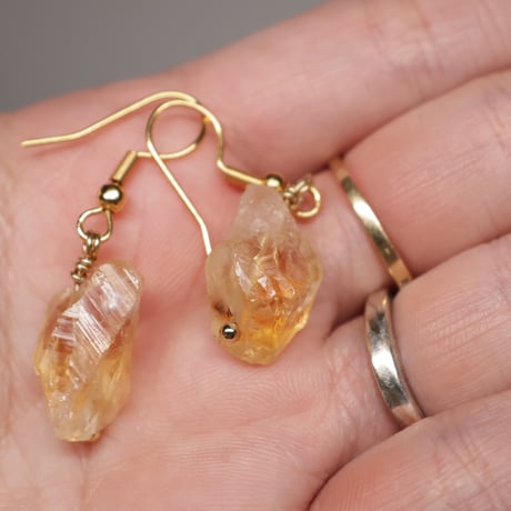 ピアス・イヤリング【ハンドメイド】シトリン希望を照らす光　前向きな活力と自信をくれる原石