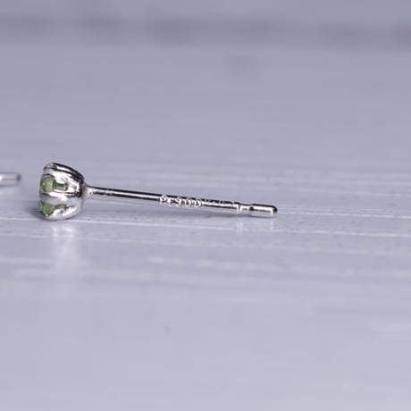 ［ピアス］工房応援企画　PT900　ペリドット　ピアス