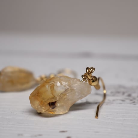 ピアス・イヤリング【ハンドメイド】シトリン希望を照らす光　前向きな活力と自信をくれる原石