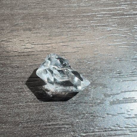 ［原石］  高透明度 虹入りサイドカーニューヨーク州産 ハーキマーダイヤモンド原石（付随結晶）5.20ct