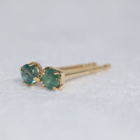 ［ピアス］K18 グランディディエライト　2mm 0.08ct　18金イエローゴールド