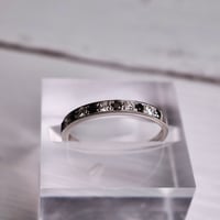 ［リング］PT950 ブラック&ホワイトダイヤモンド ハーフエタニティ 0.11ct×0.12ct【受注生産】【工房応援】