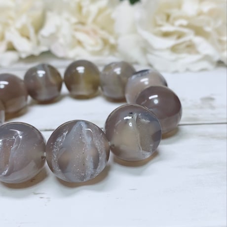 ブルーメノウドーム　人気急上昇　ドゥルージータイプ  知性、幸運をもたらす 2/4新着情報☆新発見！マダガスカル産ドゥルージーアゲートスフィアを