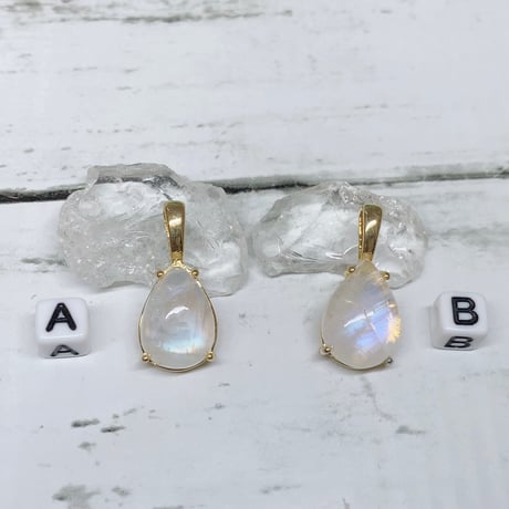 【ケース入り】月光の女神の導き　ムーンストーン　ペンダントトップドロップ　14×10mm