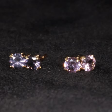 ［ピアス］K18イエローゴールド　スピネル3mm0.2ct　ブルーベリーカラー・ライラックカラー