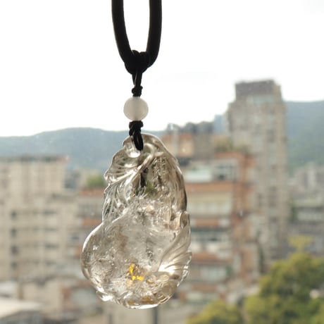 ［彫刻］限定１個　虹入り 台湾仕入れセール　オーロラクォーツ　彫刻　組紐ネックレス
