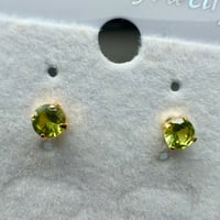 ［ピアス］k18 ペリドット0.6ct